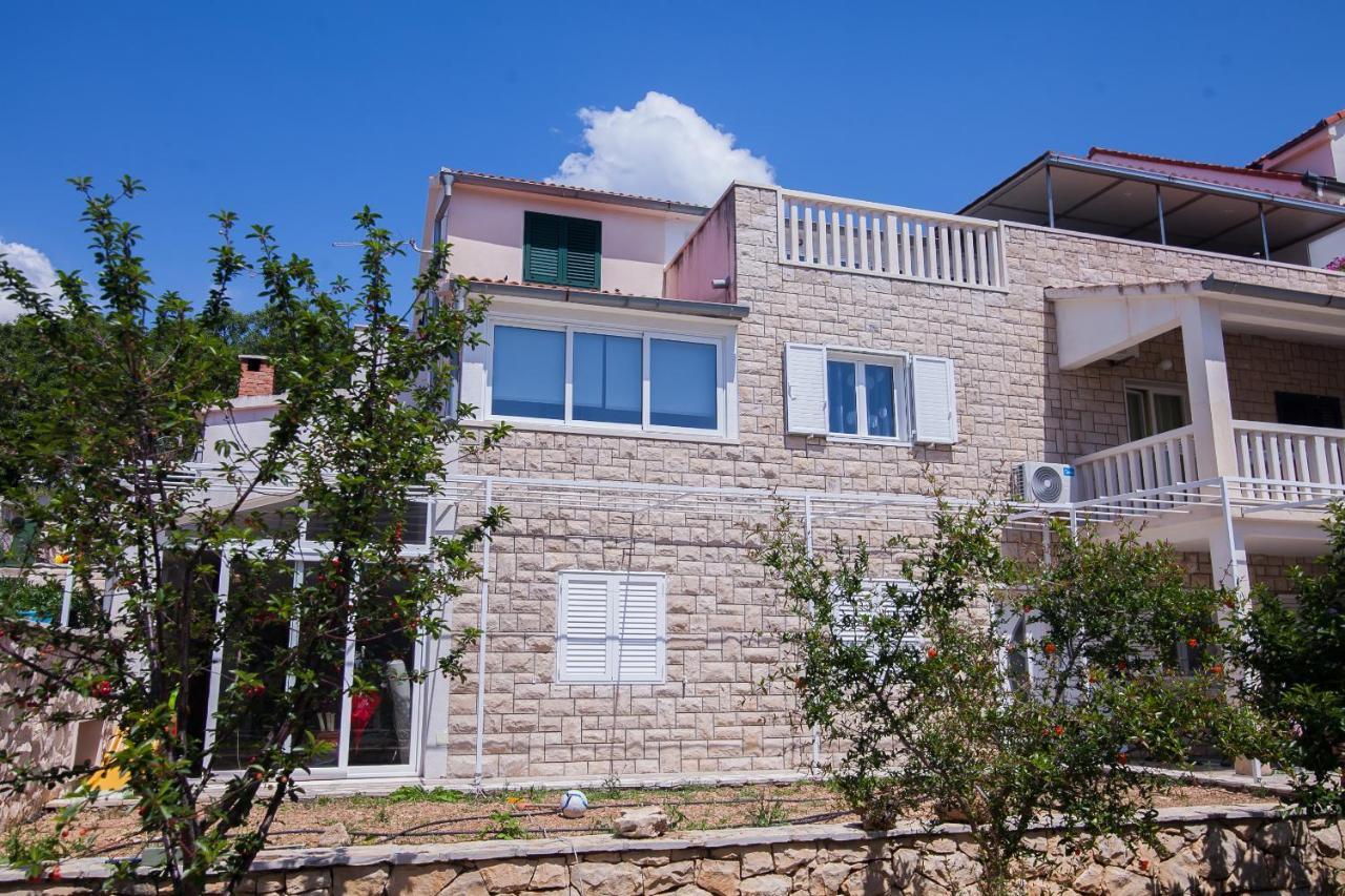 Family Apartments Brach Μπολ Εξωτερικό φωτογραφία