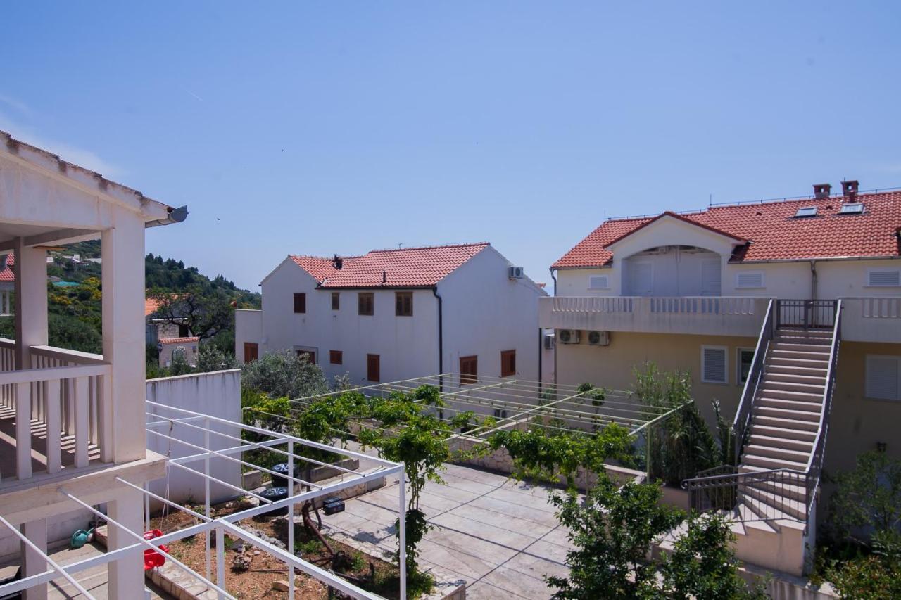 Family Apartments Brach Μπολ Εξωτερικό φωτογραφία