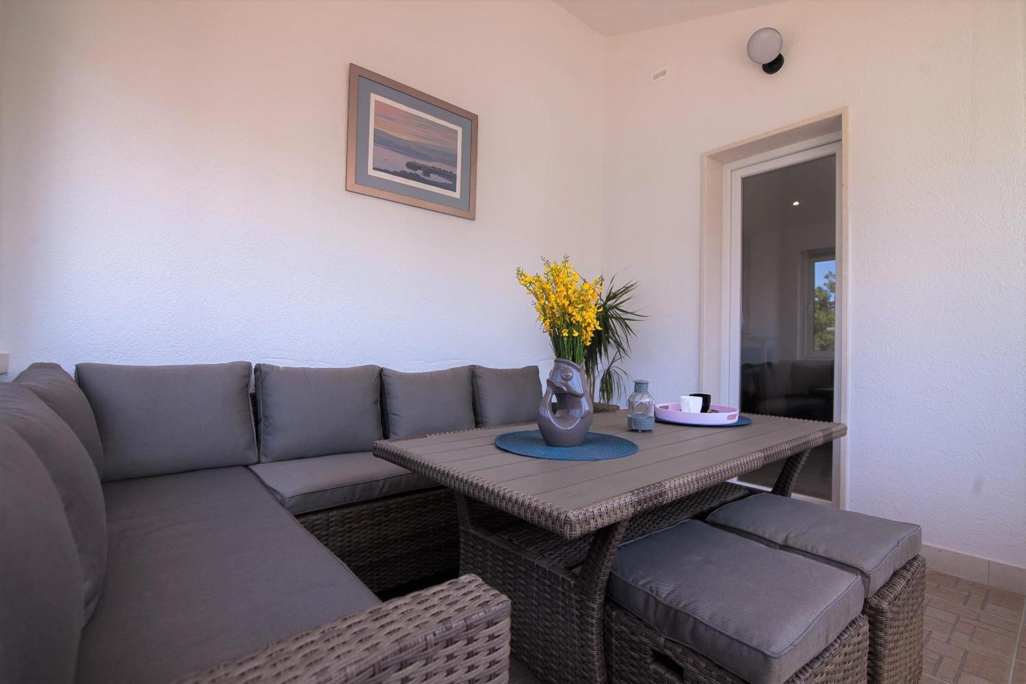Family Apartments Brach Μπολ Εξωτερικό φωτογραφία