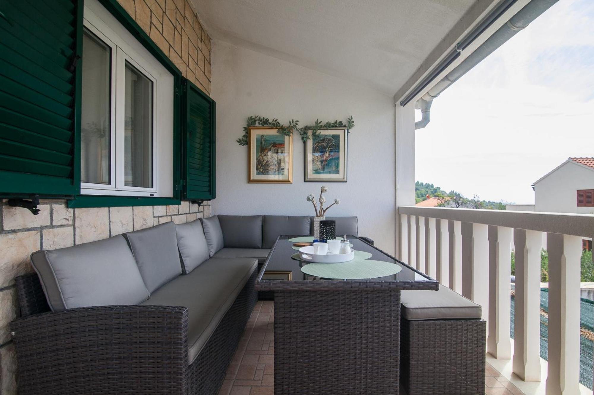 Family Apartments Brach Μπολ Εξωτερικό φωτογραφία